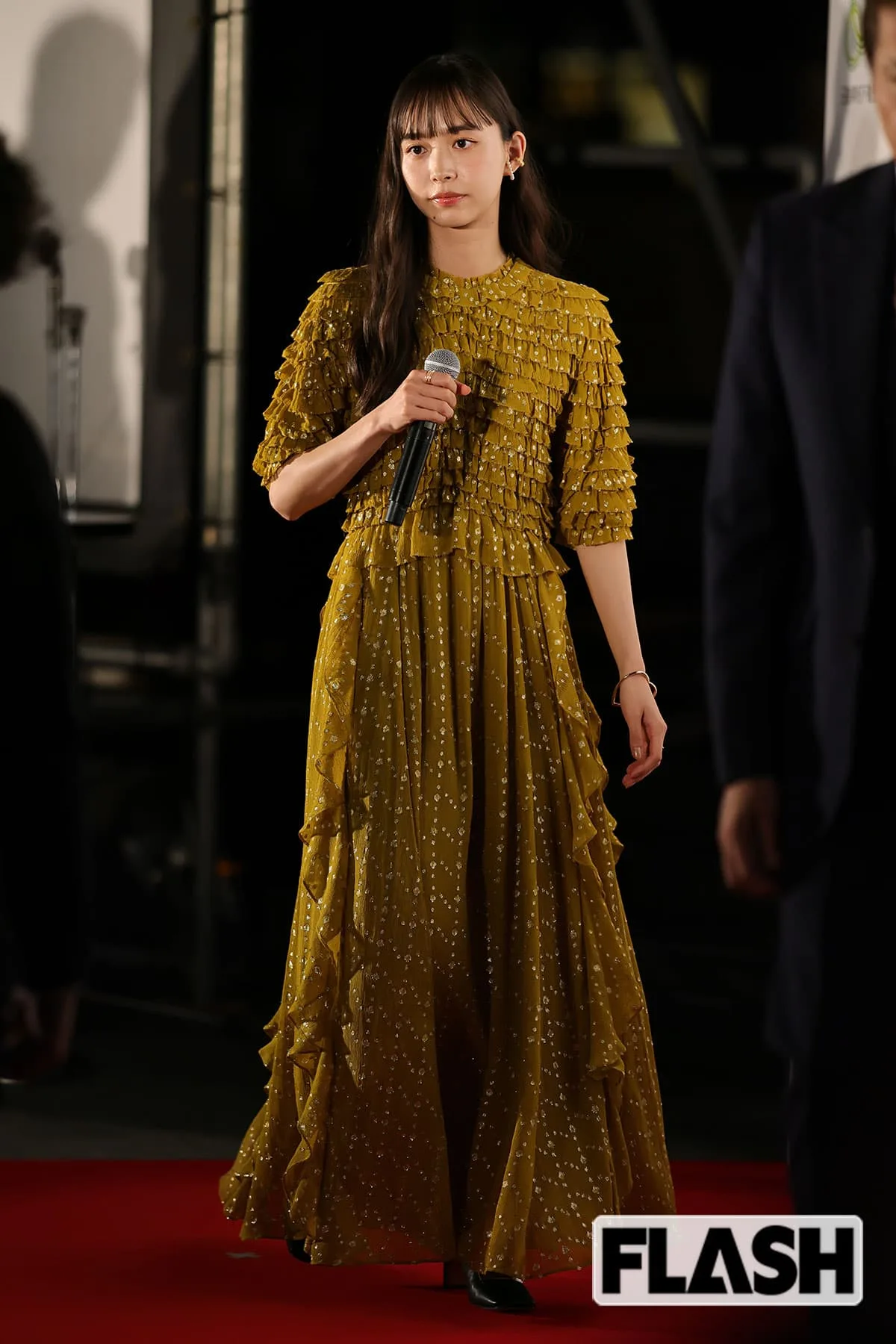 井桁弘恵、銀座で超ミニスカ美脚披露!ファンため息「見惚れてしまう」