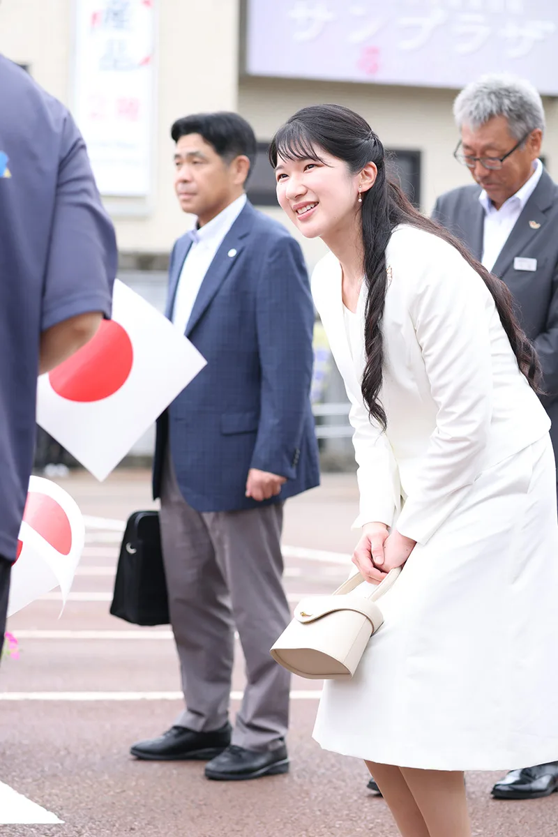 「なぜ女性じゃダメ？」愛子さま人気で再燃した皇位継承問題、世界から疑問の声