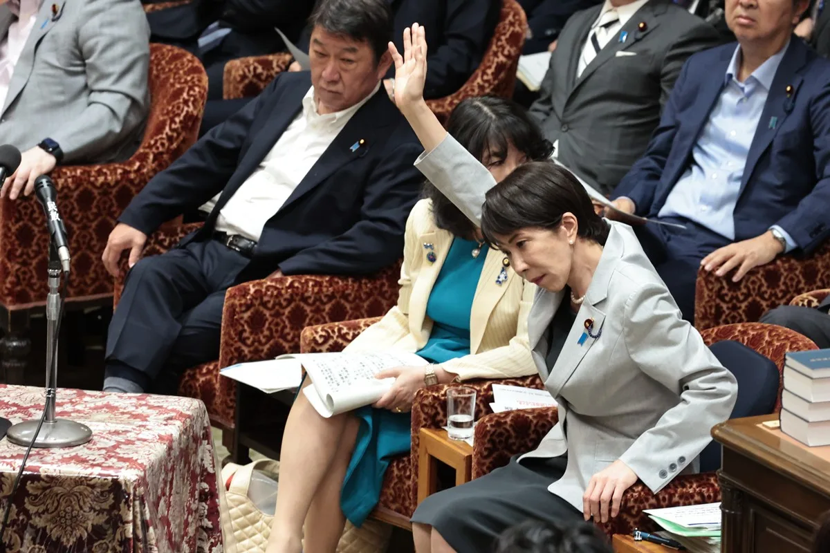 高市首相「睡眠0〜3時間」投稿に冷ややかな声…小林政調会長の“寝てください”懇願も火に油