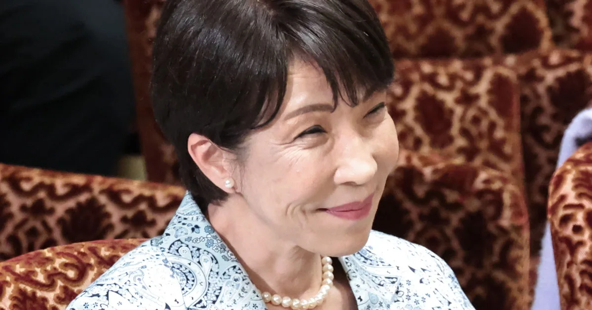 高市首相「ヘリから合掌」に非難殺到…わずか8分？の避難所視察、隣で株上げた金子国交相の涙