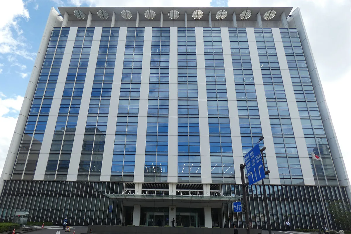 母親殺害容疑の54歳娘、1000万円超の“投げ銭”浪費が動機か　近隣住民「まさか娘さんが犯人なの？」