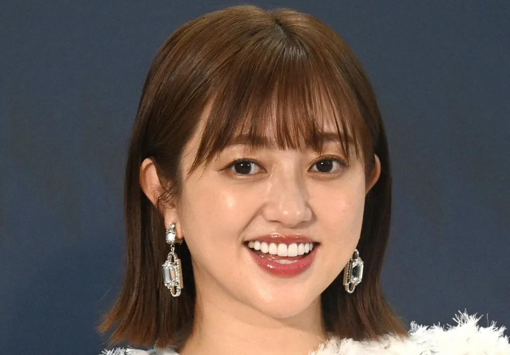 菊地亜美、マレーシア到着も「まだ旅行の延長」 メイクせずキャップ＆ジーンズで奔走