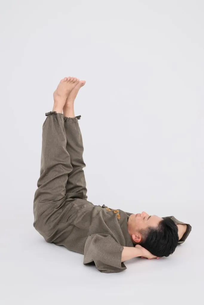 ごぼう先生考案「足パカパカ体操」で夏のむくみ解消！50代からの不調に効く簡単メソッド