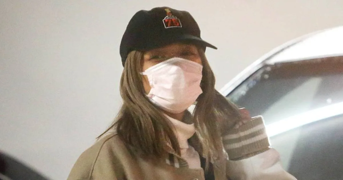 ローラ（36）が“ほぼ下着”姿で華道披露し波紋「お花と露出は合わない」…“ショーパン”田植えも物議