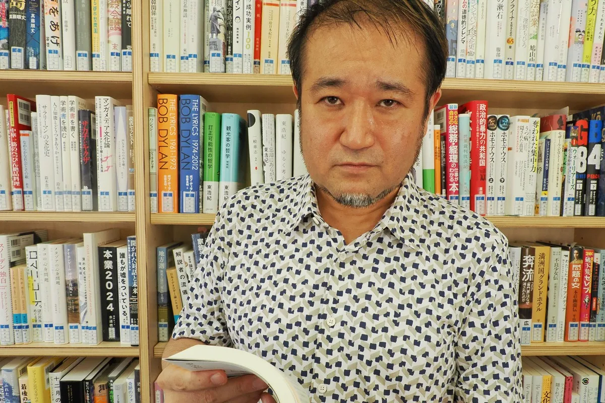 「ミサイルのぬいぐるみ」が土産物に…東浩紀がウクライナで見た“戦争の日常化”
