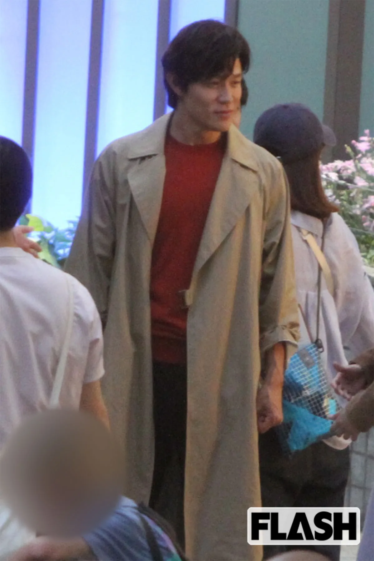 鈴木亮平、新宿で森田望智と腕組みデート！『シティハンター2』撮影中、あのもっこり再び？